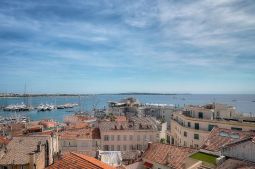 Spacious 2 Bedroom apartment with beautiful Sea, Palais and Port View, 8mn from Palais des Festivals